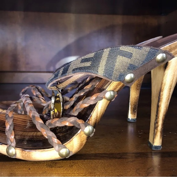 FENDI Authentic & Iconic Logo Sandal heels 39 9 Gorgeous! RARE - Picture 2 of 9